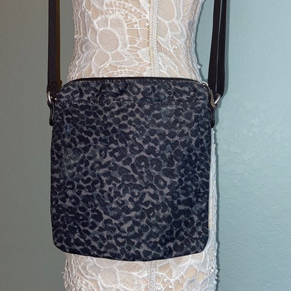 Baggallini Leopard Print Big Dipper Hobo Crossbody bag - Picture 3 of 8